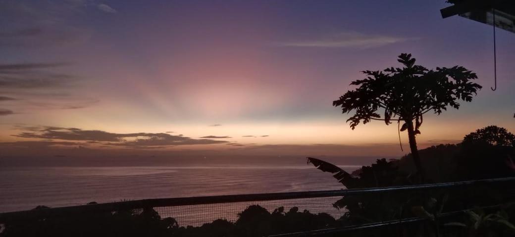 The View Padang, Amazing View, 8 Mins Mentawai Fast Ferry, Cold Beer,Close To Restaurants Exterior foto