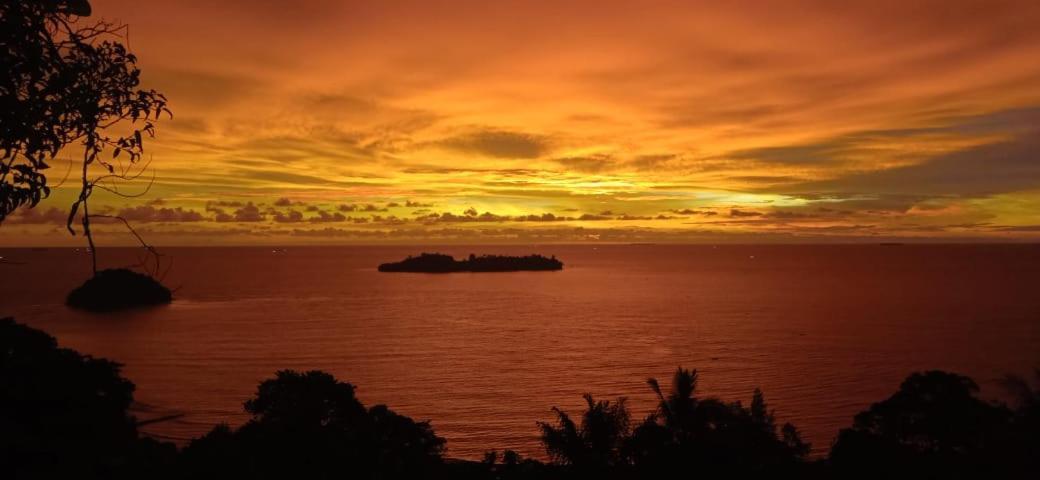 The View Padang, Amazing View, 8 Mins Mentawai Fast Ferry, Cold Beer,Close To Restaurants Exterior foto