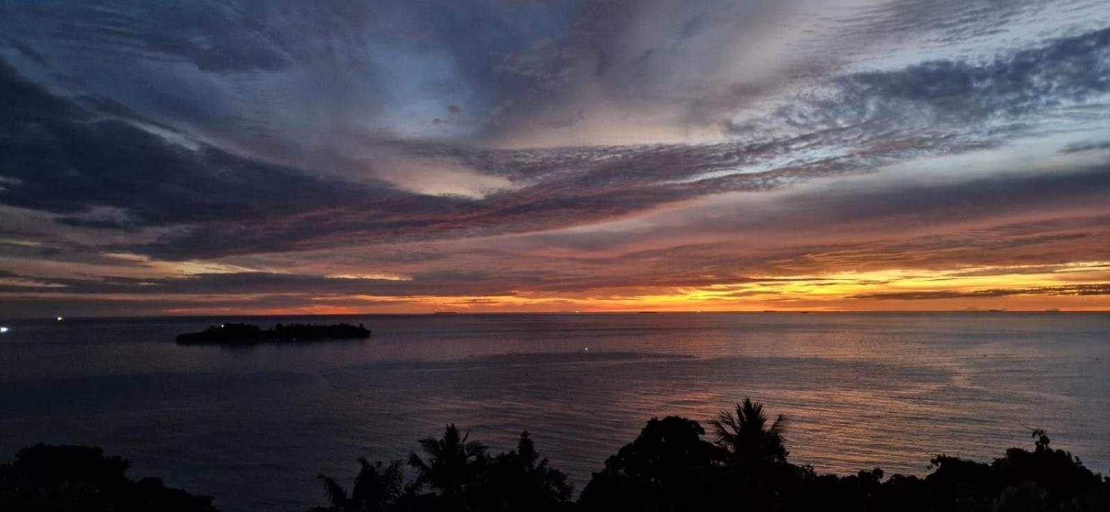 The View Padang, Amazing View, 8 Mins Mentawai Fast Ferry, Cold Beer,Close To Restaurants Exterior foto